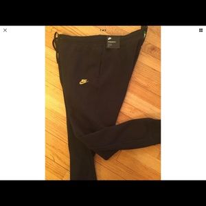New With Tags Nike Men’s XL Joggers/Sweatpants